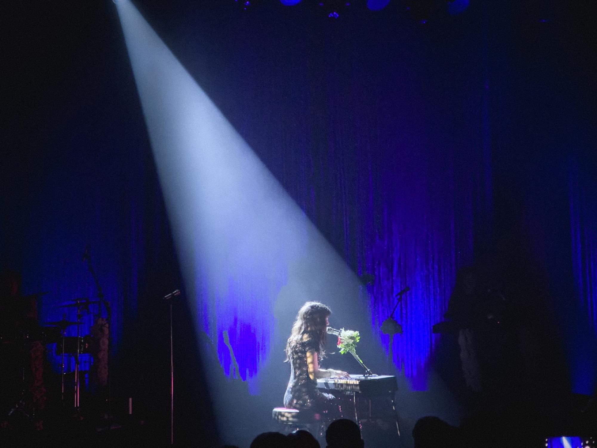 Lauren Mayberry playing the Piano at Koko